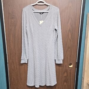 Dokotoo Size M Light Grey Textured Knit V-Neck Sweater Dress